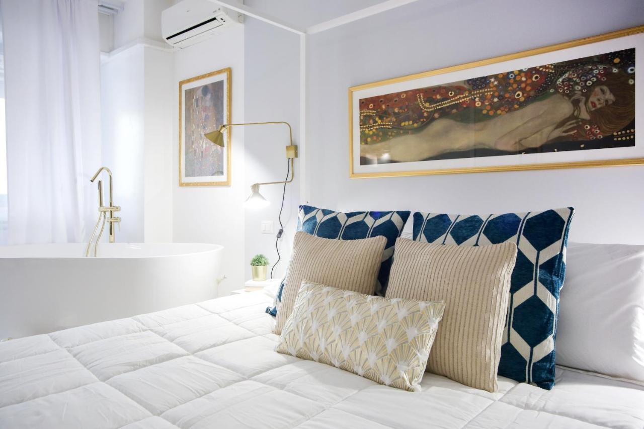 Glamorous Flat With Jacuzzi, King Size Bed And Small Balcony Perugia Exterior foto