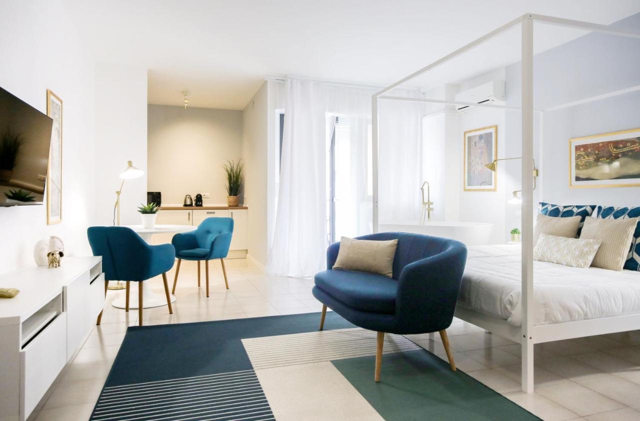 Glamorous Flat With Jacuzzi, King Size Bed And Small Balcony Perugia Exterior foto